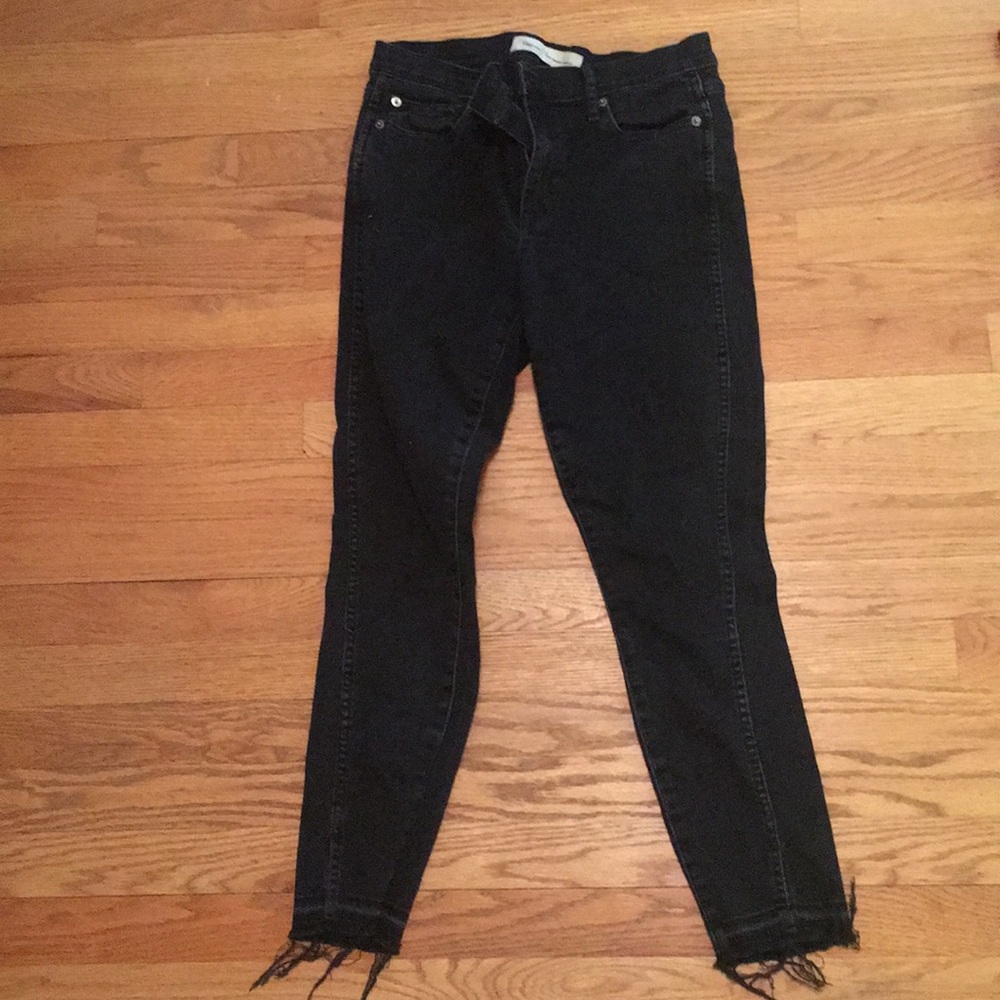 Gap true skinny ankle black jeans with raw hem